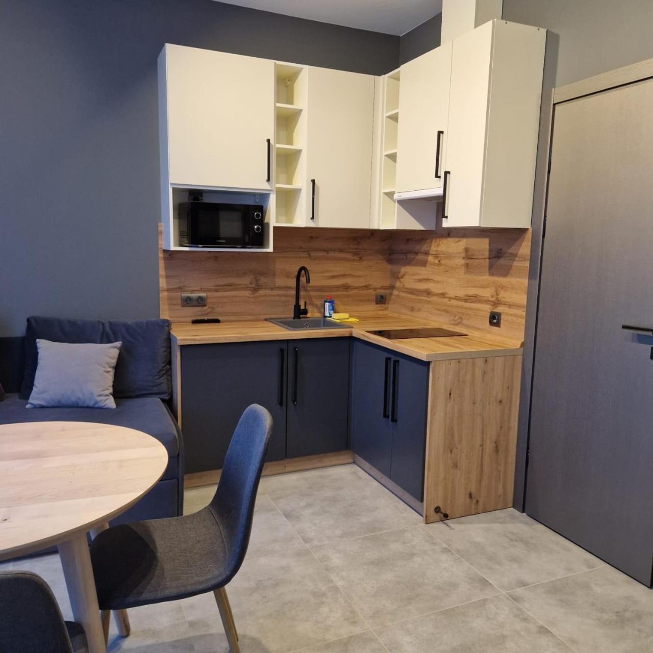 Apartment Grun *